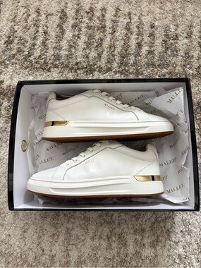London Men’s White Leather Sneakers with Gold Accent
